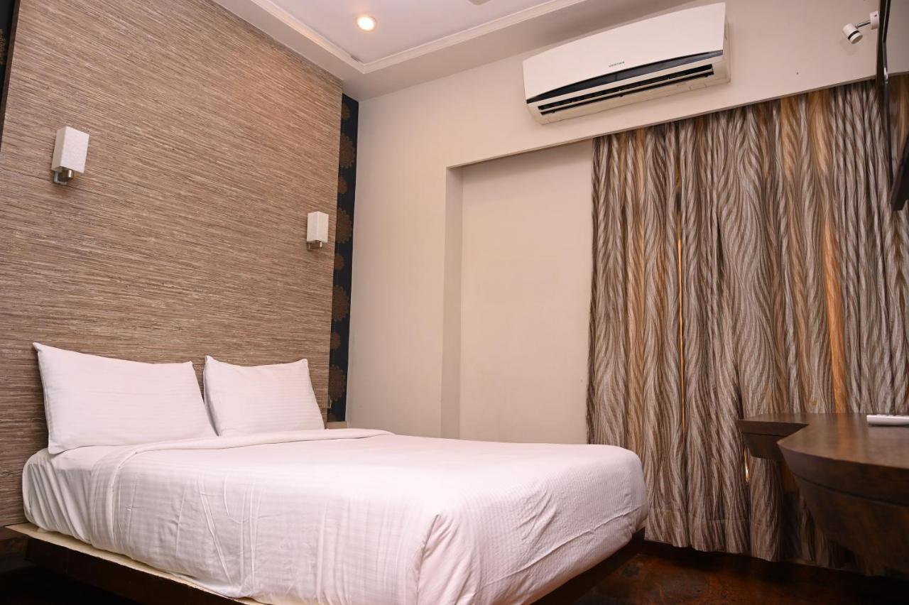 Hotel Center Point Solapur Exterior foto