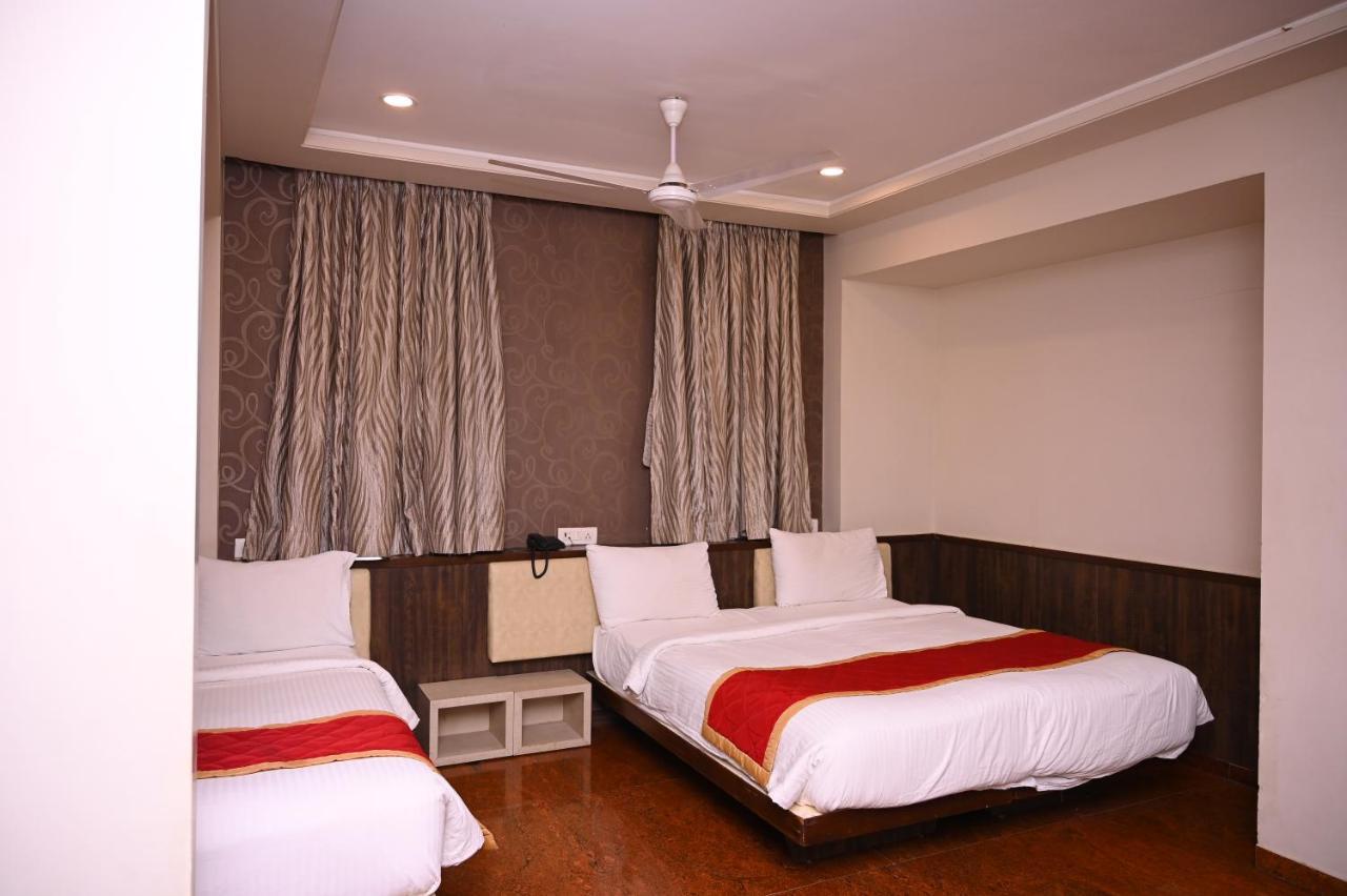 Hotel Center Point Solapur Exterior foto