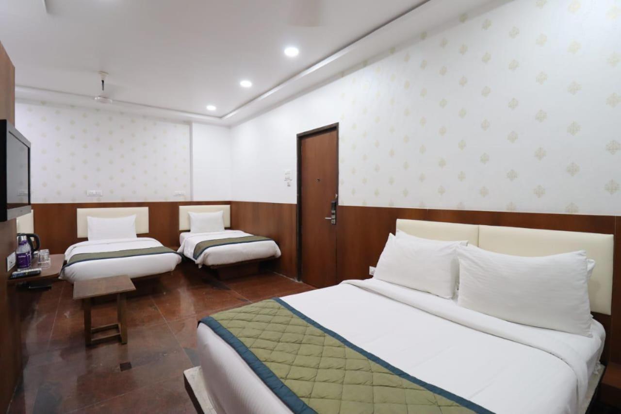 Hotel Center Point Solapur Exterior foto